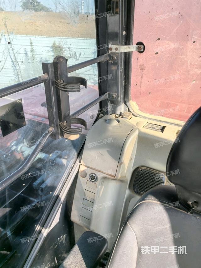 座椅右側(cè)控制臺(tái)/鑰匙門/油門/含右手柄（駕駛室部分）