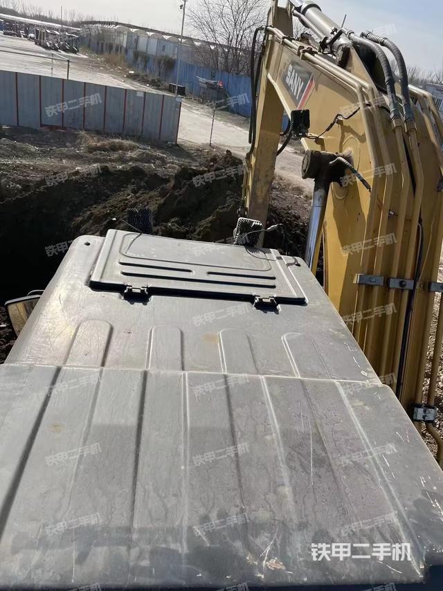 驾驶室顶部（整机外观）