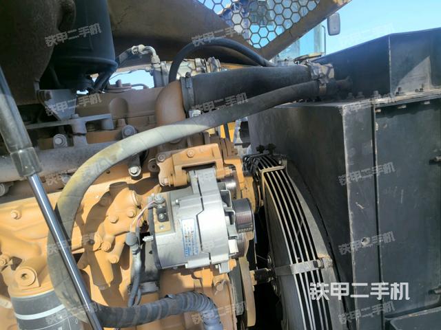 發(fā)動機艙全景（壓路機發(fā)動機艙）