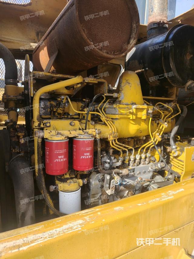 發(fā)動(dòng)機(jī)右側(cè)（整機(jī)外觀及大件）