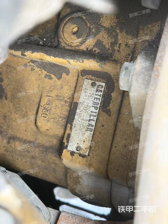 液壓泵艙室正面整體（整機外觀）