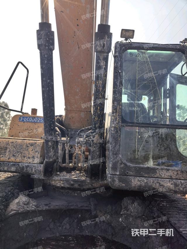 大臂油缸整體?豎拍（工作和回轉(zhuǎn)裝置）