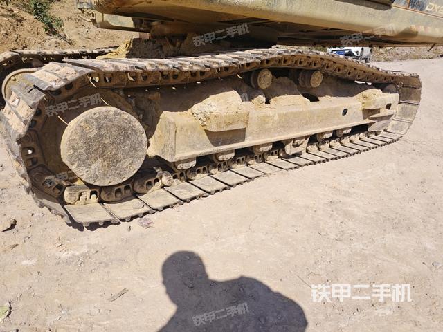 單側(cè)履帶整體（整機(jī)外觀）