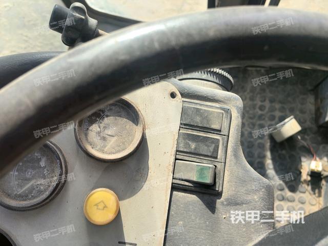 儀表盤全景（壓路機(jī)駕駛室）