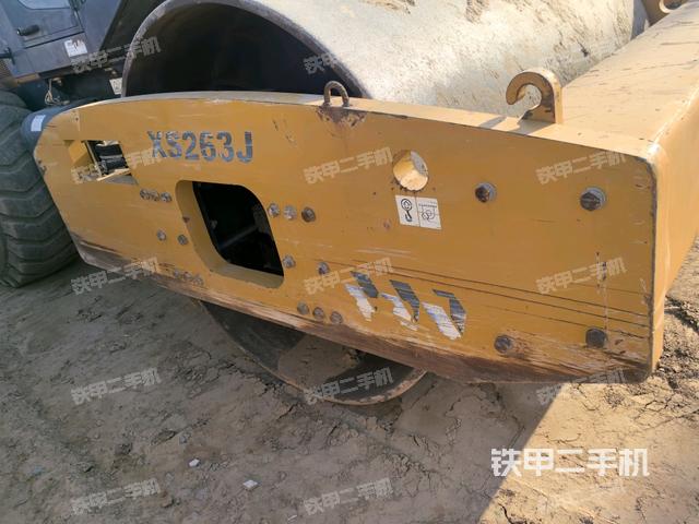 前车架正左侧（压路机前后车架）