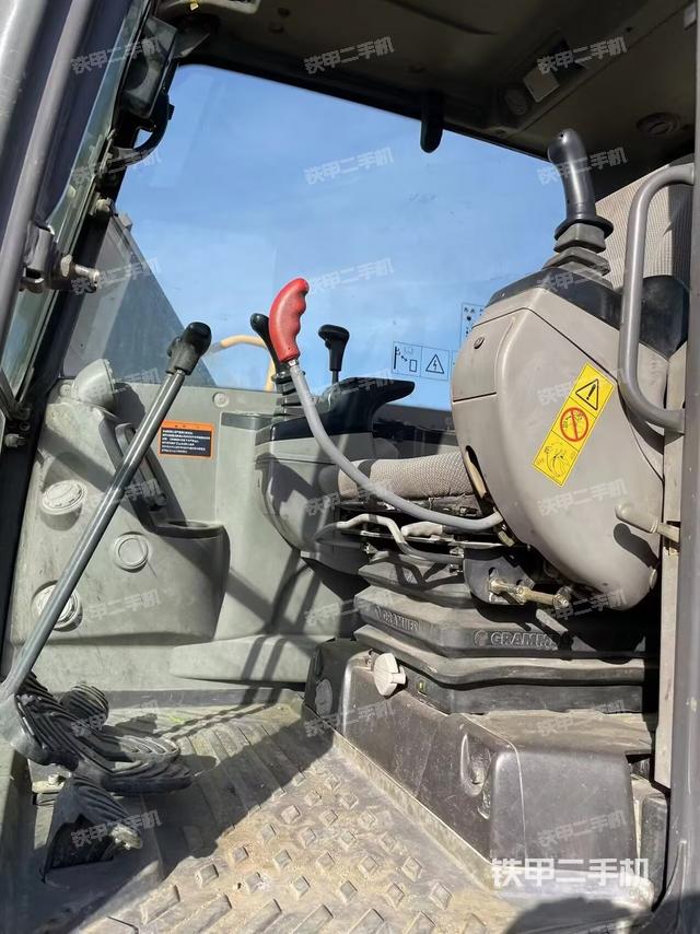 驾驶室整体（整机外观）