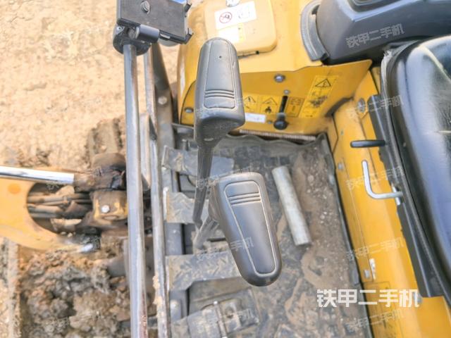 座椅左侧控制台/音响/含左手柄（驾驶室部分）