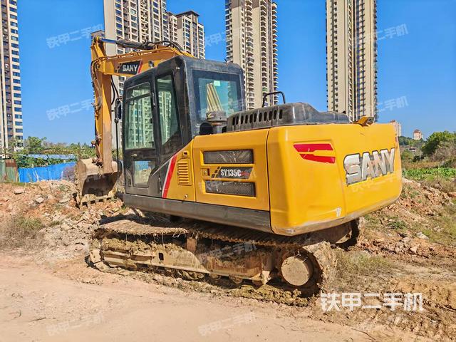 三一重工SY135C挖掘機(jī)