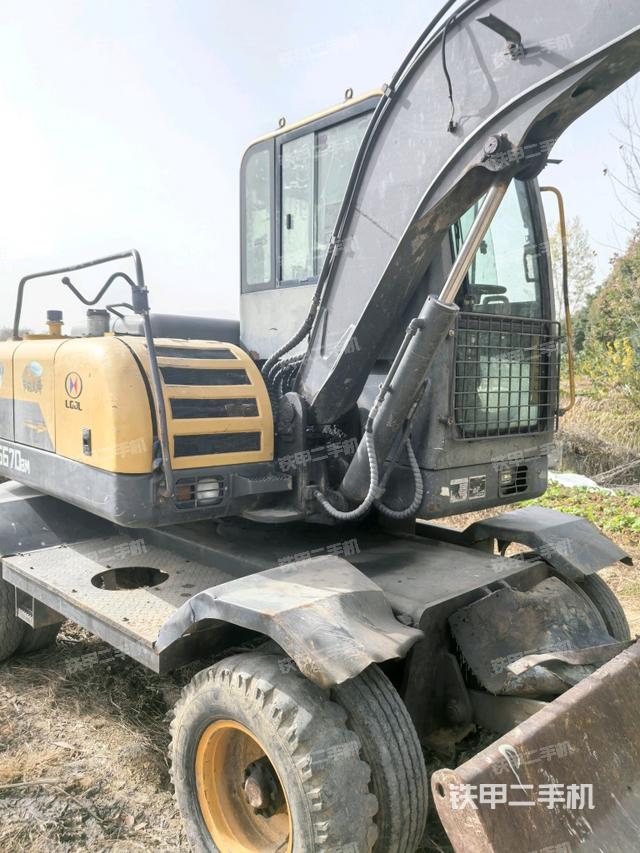 转盘和下车架正前（工作和回转装置）