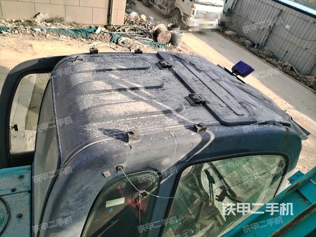 驾驶室顶部（整机外观）