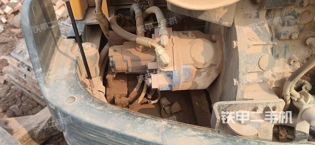 回转马达和主控阀（整机外观）