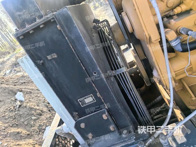 散熱器全景（壓路機發(fā)動機艙）