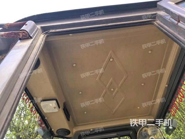 驾驶室侧向上照全景（压路机驾驶室）