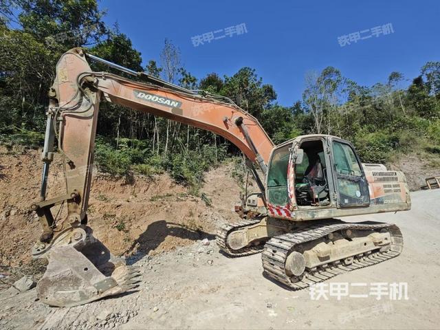 斗山DX215-9CN挖掘機(jī)