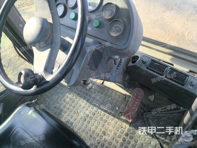 駕駛室側向上照全景（壓路機駕駛室）