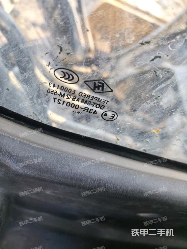 左后方玻璃角標(biāo)（駕駛室部分）