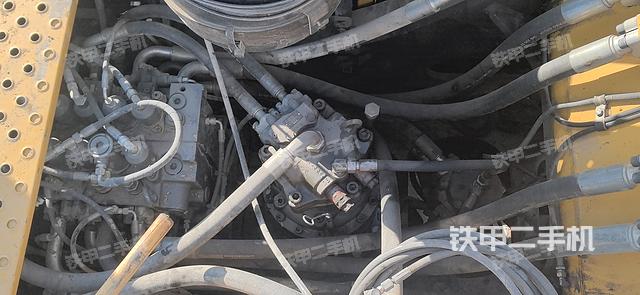 回转马达和主控阀（整机外观）