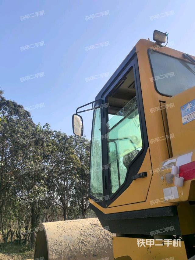 右后45°（壓路機(jī)整機(jī)外觀）