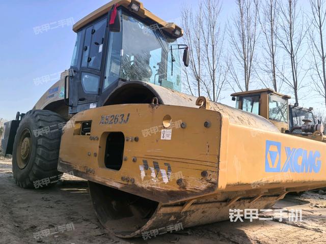 右前45°（压路机整机外观）