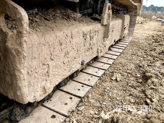 右側(cè)履帶整體?（行走機(jī)構(gòu)）