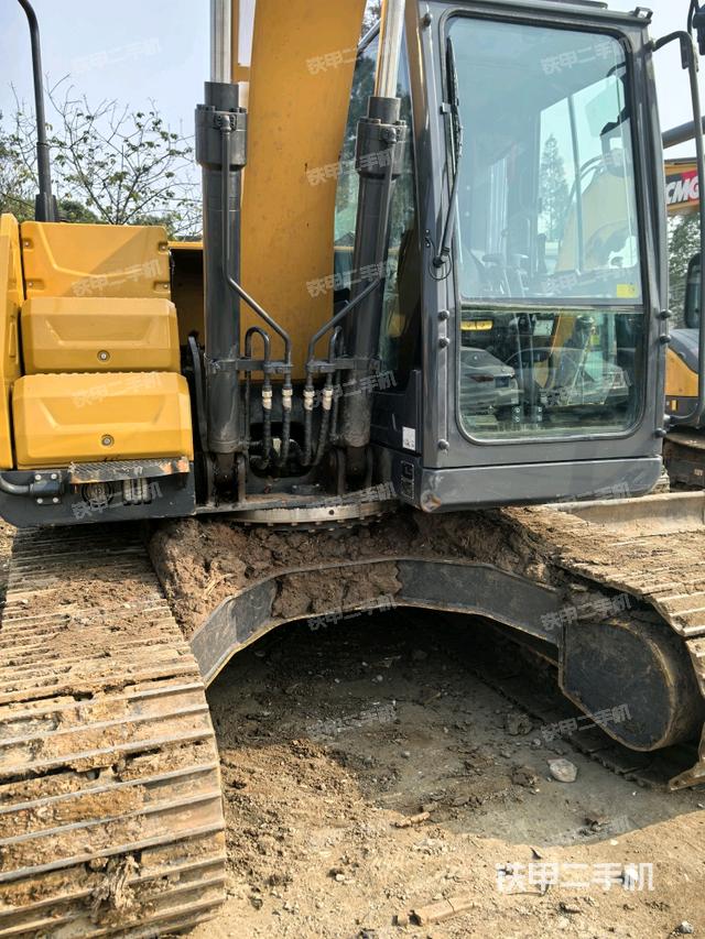 转盘和下车架正前（工作和回转装置）