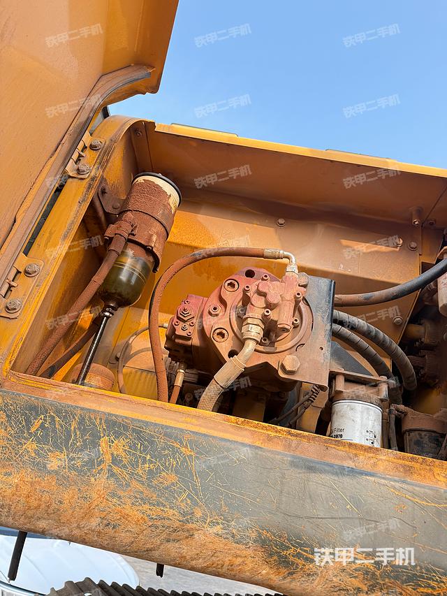 液壓泵艙室正面整體（整機(jī)外觀）