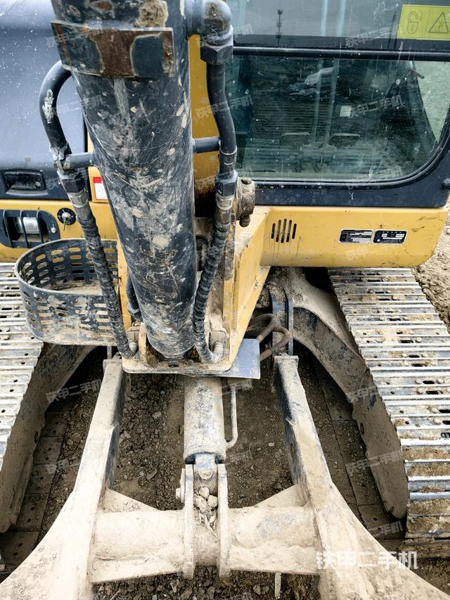 大臂根部?斜（工作和回轉(zhuǎn)裝置）