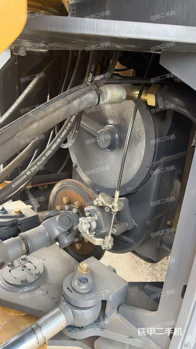 发动机右侧（整机外观及大件）