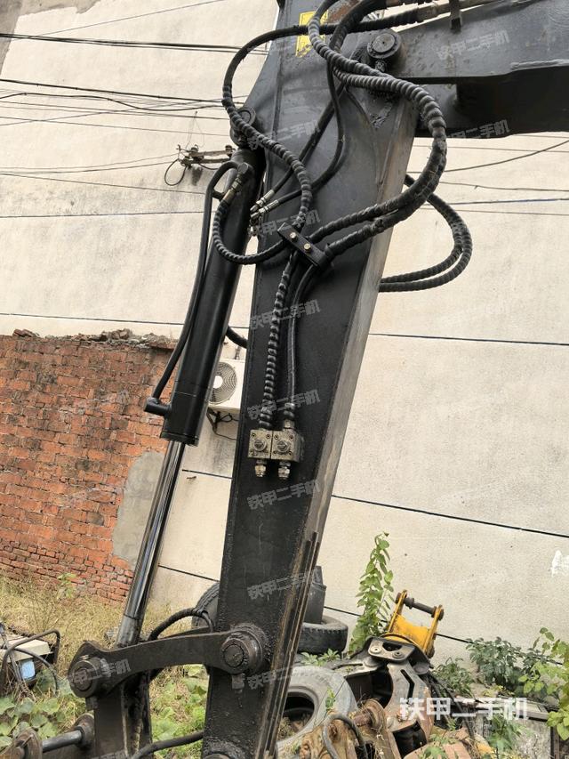 铲斗右后整体（工作和回转装置）