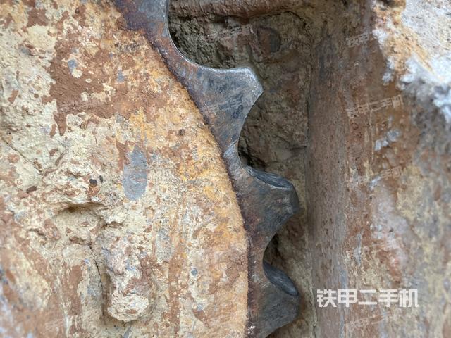 右驅(qū)動輪（行走機構(gòu)）