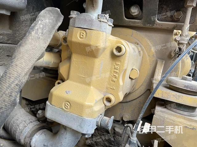 液壓泵艙室正面整體（整機(jī)外觀）