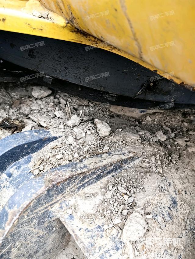 轉(zhuǎn)盤和下車架正前（工作和回轉(zhuǎn)裝置）