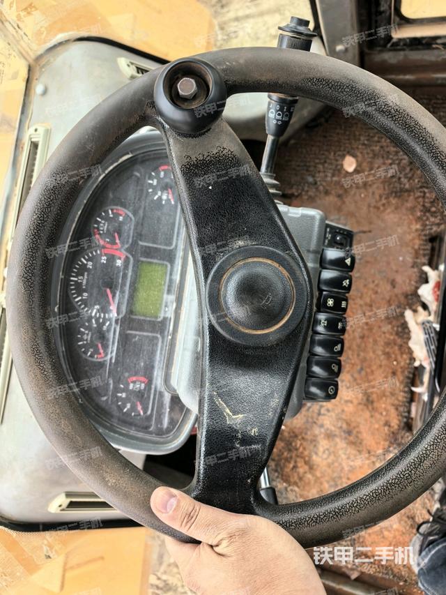 駕駛室操作臺(tái)（整機(jī)外觀及大件）