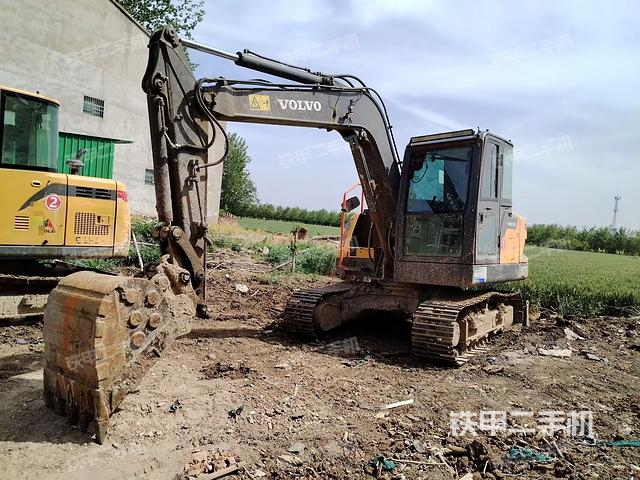 沃尔沃EC75D挖掘机