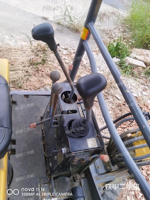 驾驶室顶部（整机外观）