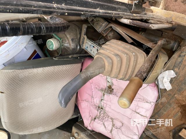 后窗玻璃角標（駕駛室部分）