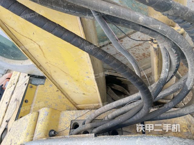 轉(zhuǎn)盤和下車架正前（工作和回轉(zhuǎn)裝置）