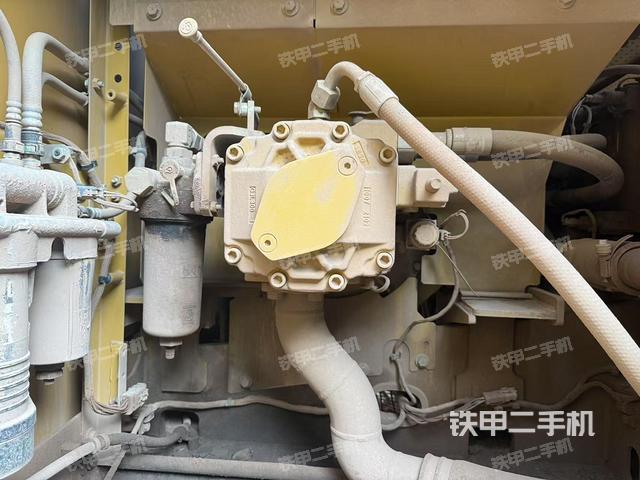 液壓泵艙室正面整體（整機(jī)外觀）