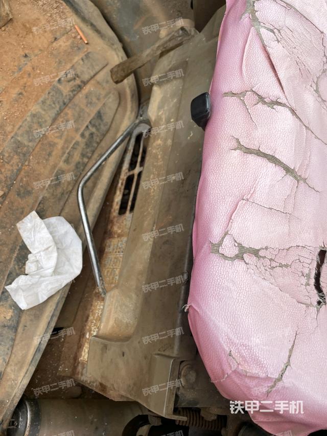 座椅右側(cè)控制臺/鑰匙門/油門/含右手柄（駕駛室部分）