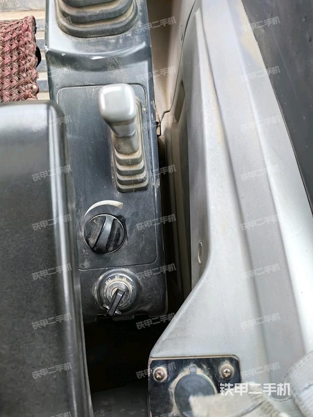 座椅右側(cè)控制臺/鑰匙門/油門/含右手柄（駕駛室部分）