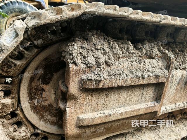 左驅(qū)動輪（行走機構(gòu)）