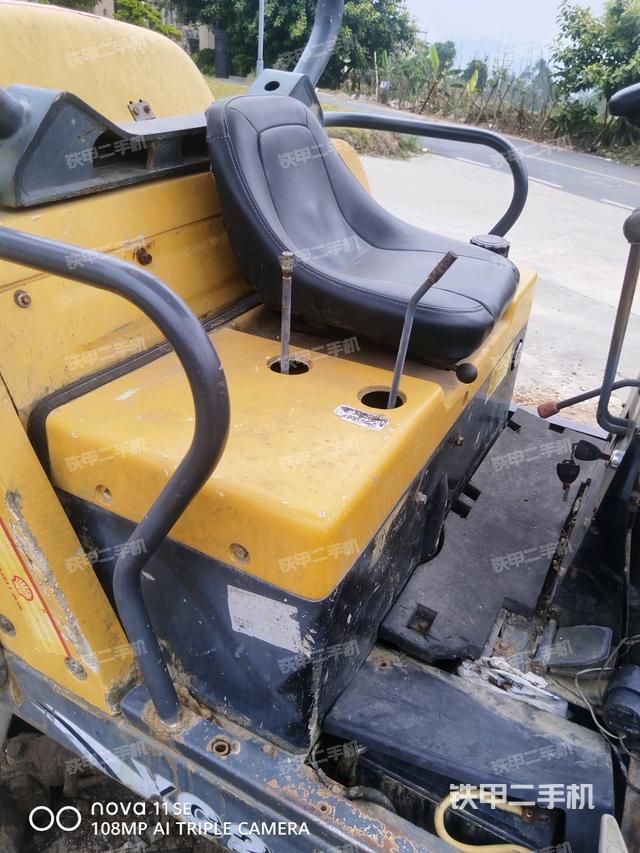 回转马达和主控阀（整机外观）