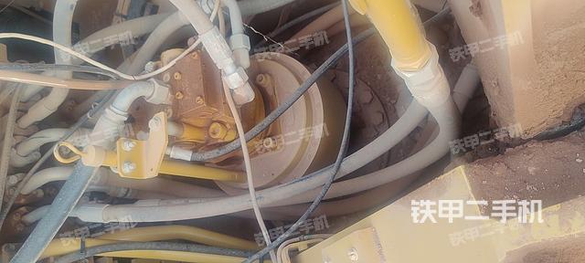 回轉(zhuǎn)馬達(dá)和主控閥（整機(jī)外觀）