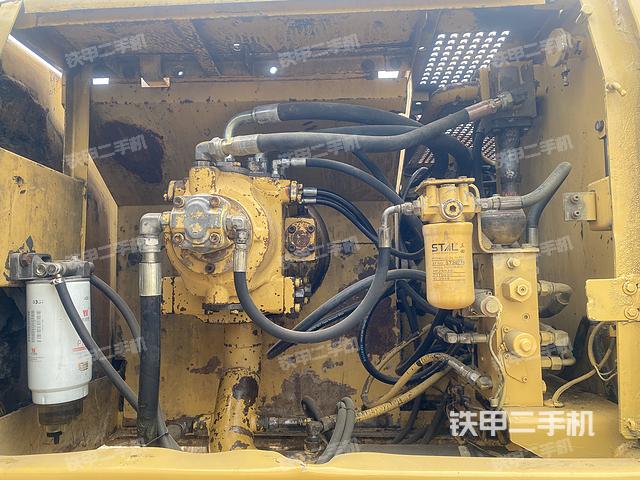 液壓泵艙室正面整體（整機(jī)外觀）