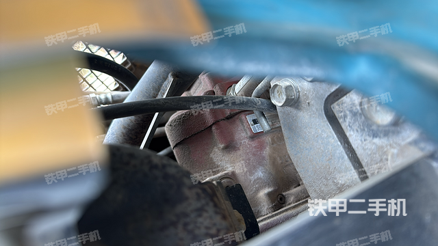 回轉(zhuǎn)馬達(dá)和主控閥（整機(jī)外觀）