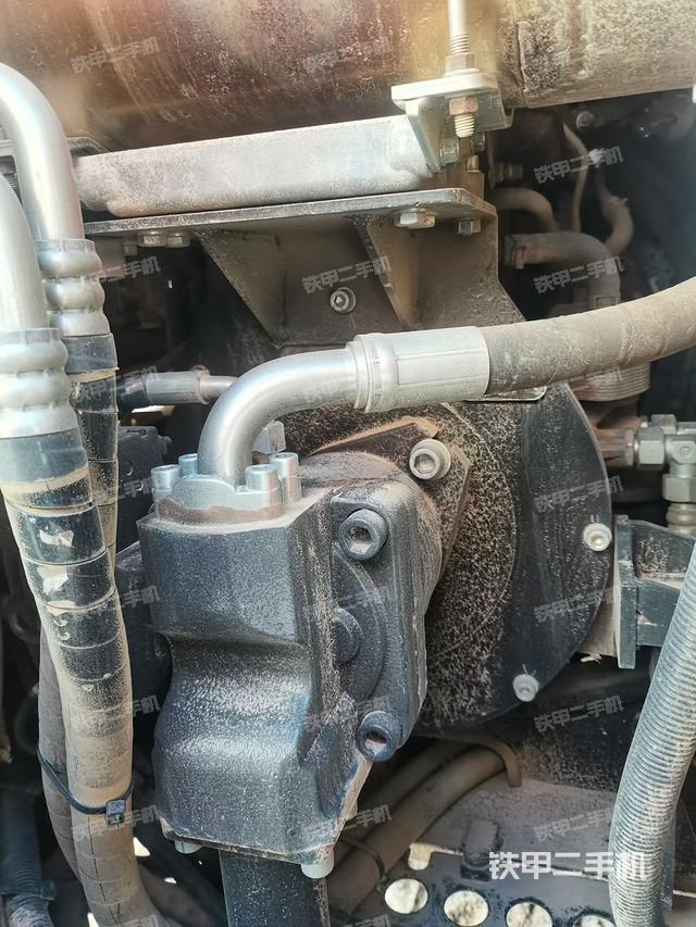 液壓泵艙室正面整體（整機(jī)外觀）