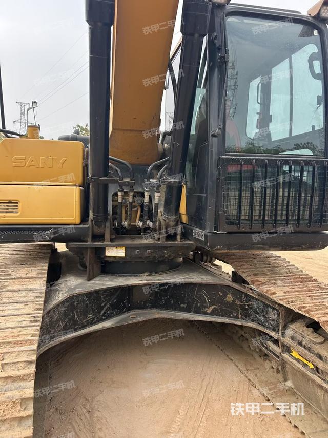 大臂油缸整體?豎拍（工作和回轉(zhuǎn)裝置）