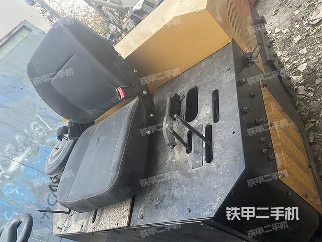 整机左侧（设备外观及核心部件）