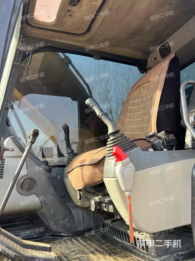 驾驶室整体（整机外观）