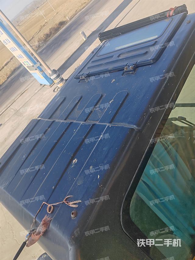 駕駛室頂部（整機外觀）